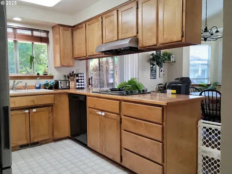 1523 NW Thompson Way Grants Pass OR 97526