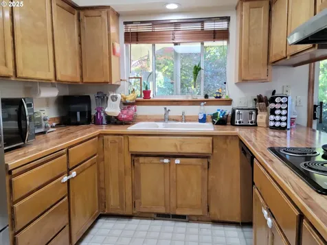 1523 NW Thompson Way Grants Pass OR 97526