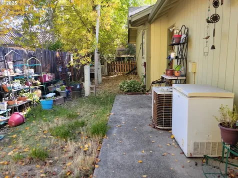 1523 NW Thompson Way Grants Pass OR 97526