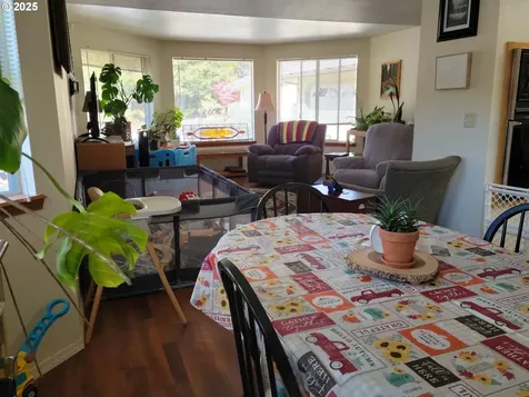 1523 NW Thompson Way Grants Pass OR 97526