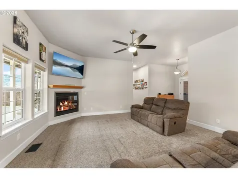 554 Oak Valley Loop Winchester OR 97495