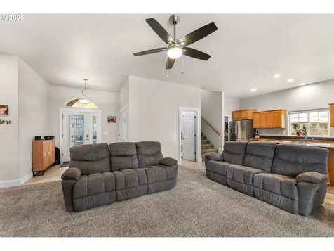 554 Oak Valley Loop Winchester OR 97495