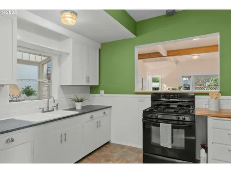 1126 SE 16th Avenue Portland OR 97214