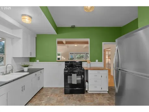 1126 SE 16th Avenue Portland OR 97214
