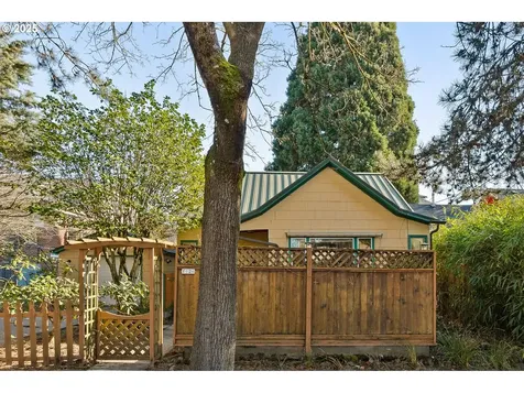 1126 SE 16th Avenue Portland OR 97214