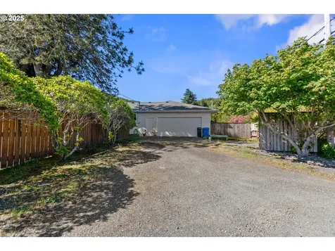 3010 Longwood Drive Reedsport OR 97467