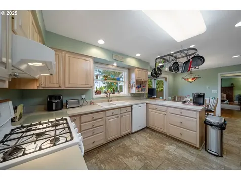 3010 Longwood Drive Reedsport OR 97467