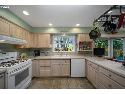 3010 Longwood Drive Reedsport OR 97467