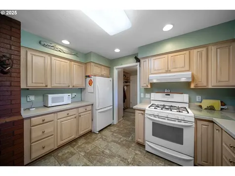 3010 Longwood Drive Reedsport OR 97467