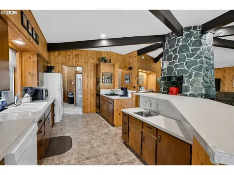 46725 Goodpasture Road Vida OR 97488
