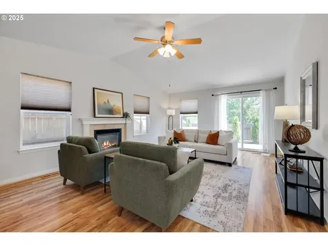 2731 Baines Boulevard Hubbard OR 97032