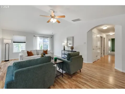 2731 Baines Boulevard Hubbard OR 97032