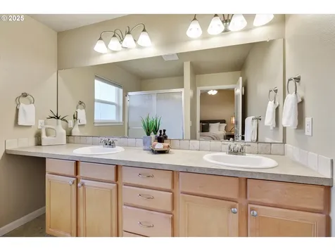 2731 Baines Boulevard Hubbard OR 97032