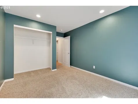 2731 Baines Boulevard Hubbard OR 97032