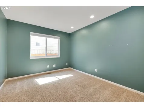 2731 Baines Boulevard Hubbard OR 97032