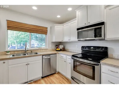 2731 Baines Boulevard Hubbard OR 97032