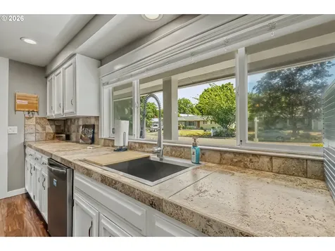1425 NE Garden Court Keizer OR 97303