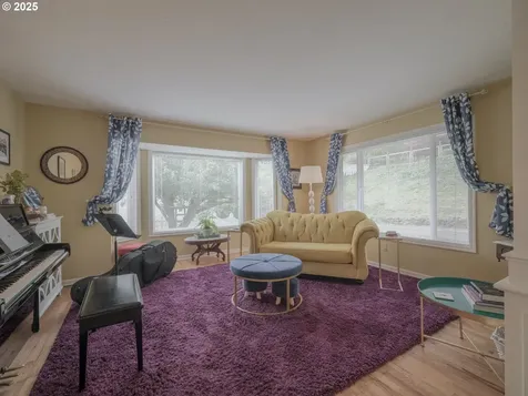 183 W Grand Avenue Astoria OR 97103