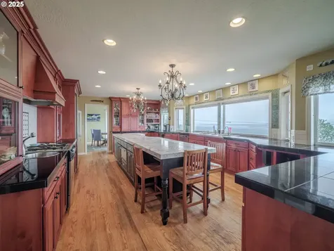 183 W Grand Avenue Astoria OR 97103