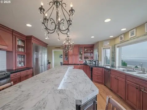 183 W Grand Avenue Astoria OR 97103