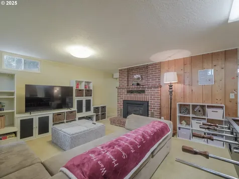 183 W Grand Avenue Astoria OR 97103