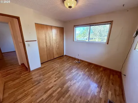 2415 W Bradford Avenue Roseburg OR 97471
