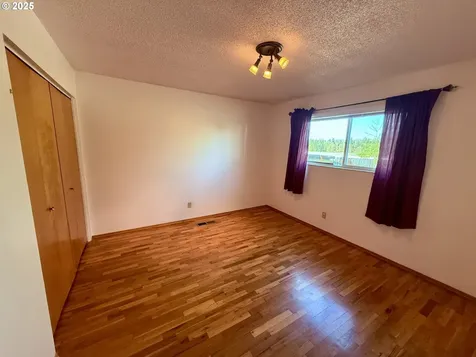 2415 W Bradford Avenue Roseburg OR 97471