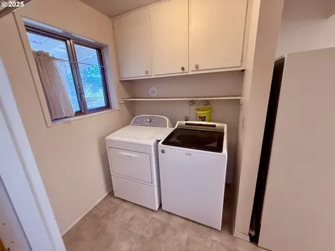 2415 W Bradford Avenue Roseburg OR 97471