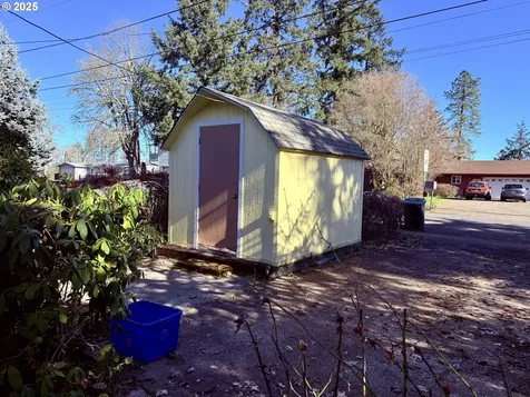 2415 W Bradford Avenue Roseburg OR 97471