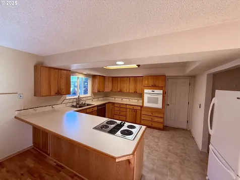 2415 W Bradford Avenue Roseburg OR 97471