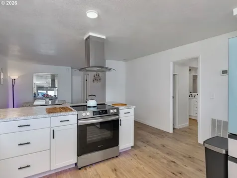 2201 N Menzies Drive Portland OR 97217