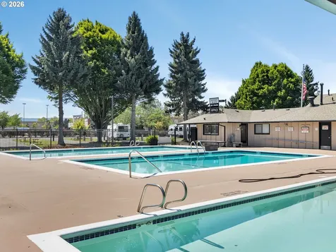 2201 N Menzies Drive Portland OR 97217