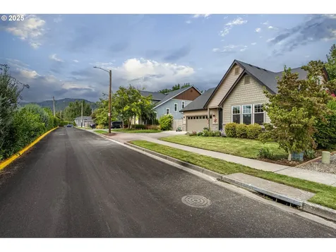 2591 16th Street Springfield OR 97477