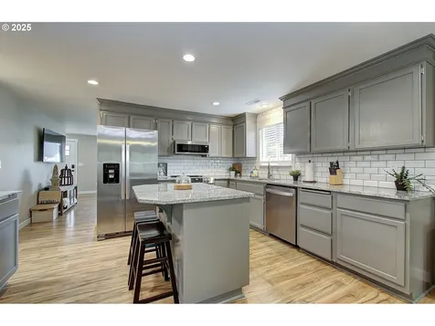 7716 NE 136th Avenue Vancouver WA 98682
