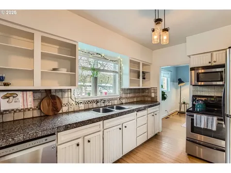 8334 N Fessenden Street Portland OR 97203