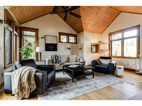 43081 Deerhorn Road Springfield OR 97478