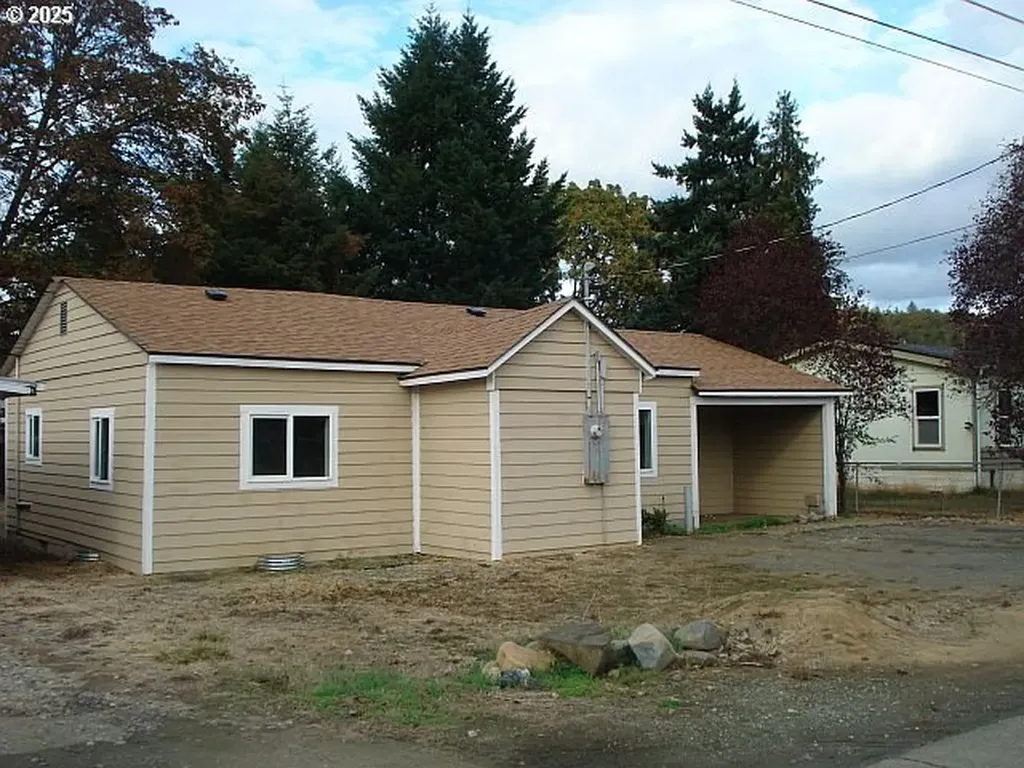 961 NE Broadway Street Myrtle Creek OR 97457
