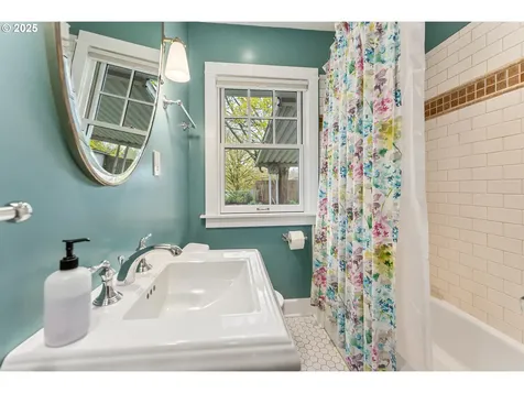 6114 SE 22nd Avenue Portland OR 97202