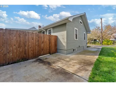 6114 SE 22nd Avenue Portland OR 97202