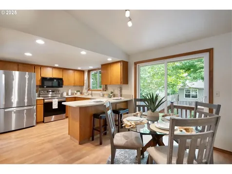 8836 SW 51st Avenue Portland OR 97219