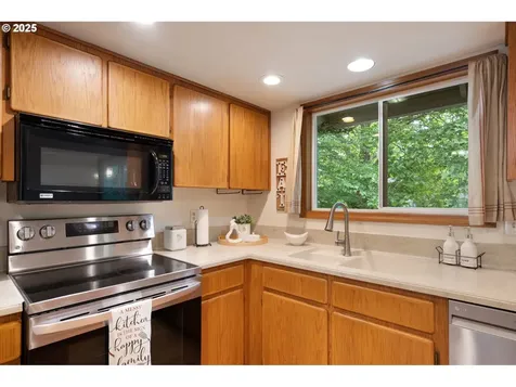 8836 SW 51st Avenue Portland OR 97219