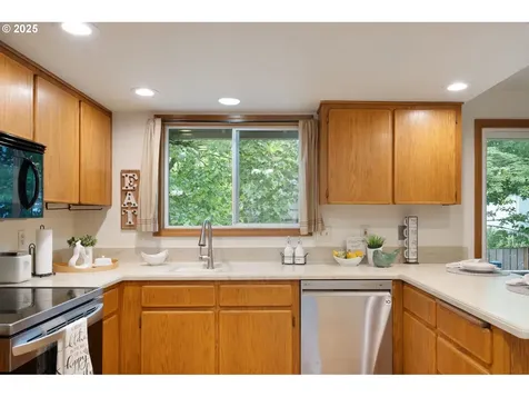 8836 SW 51st Avenue Portland OR 97219