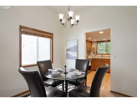 8836 SW 51st Avenue Portland OR 97219