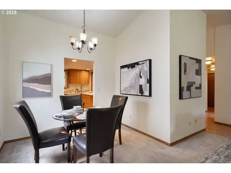 8836 SW 51st Avenue Portland OR 97219