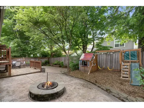 8836 SW 51st Avenue Portland OR 97219