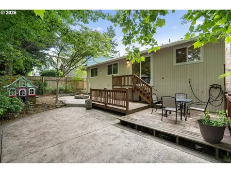 8836 SW 51st Avenue Portland OR 97219