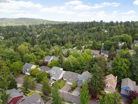 8836 SW 51st Avenue Portland OR 97219