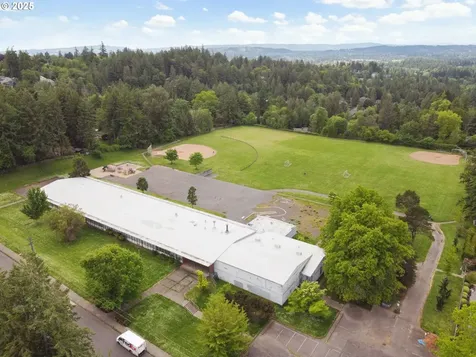 8836 SW 51st Avenue Portland OR 97219