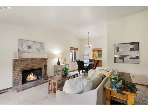 8836 SW 51st Avenue Portland OR 97219