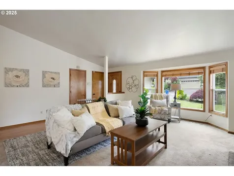 8836 SW 51st Avenue Portland OR 97219